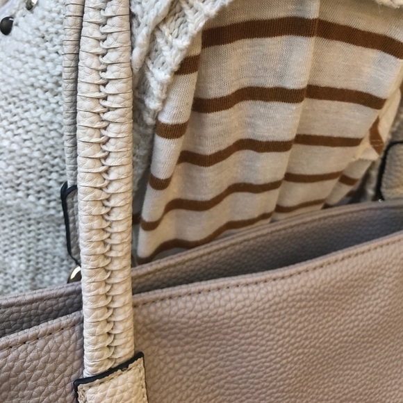 Apt 9 tan tote w removable flower decoration - Picture 5 of 5